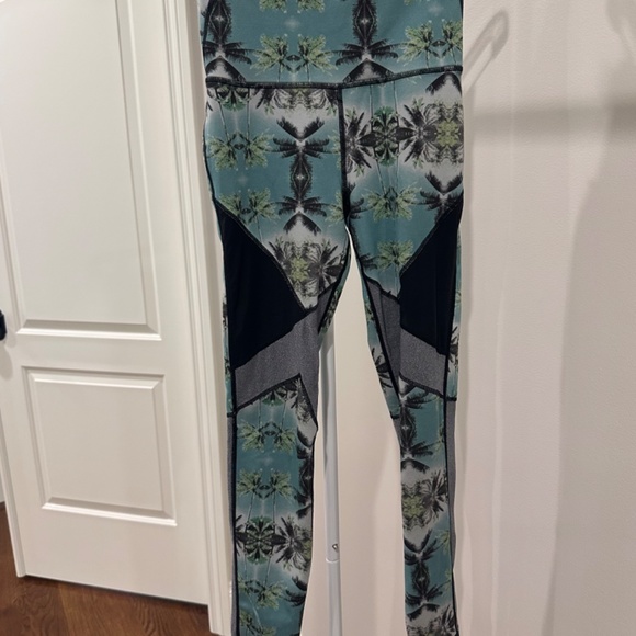 Sweaty Betty Reversible Palm Tree Leggings - Size XS - Picture 3 of 9